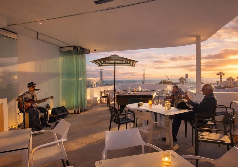 Restaurant/places to eat, Night, Winter, Summer, Darts, Lounge or bar, Autumn, Sunset