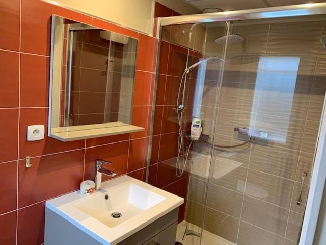 chambre indépendante chez particuliers avec salle de bain privative Vacation rental in Auvergne-Rhône-Alpes