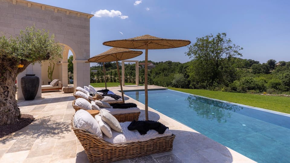 Balcony/Terrace, Pool view, Swimming pool, Swimming pool, sunbed