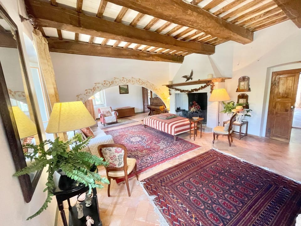 Umbrian Paradise contains 5 Bedrooms with Private Pool and Stunning Views Villa in Umbria