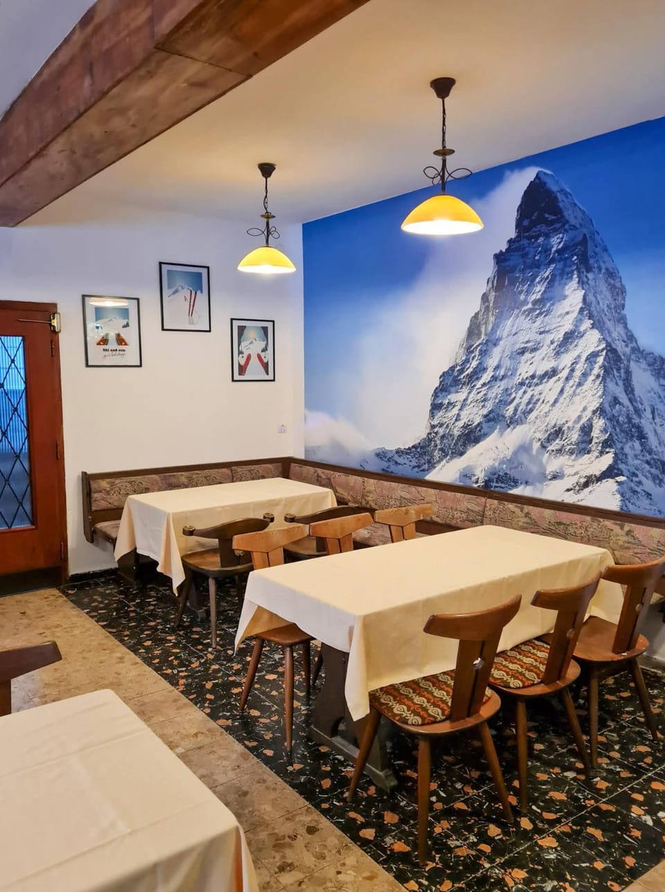 Restaurant/places to eat, Kitchen or kitchenette, Kitchen or kitchenette, Seating area, Dining area, Communal kitchen