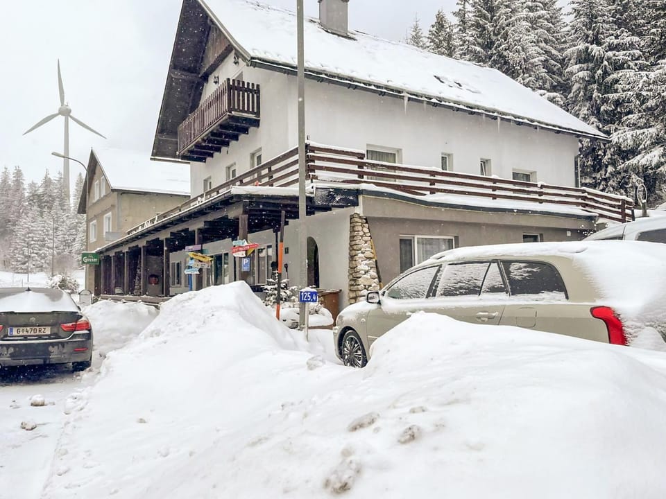 Property building, Natural landscape, Winter, Balcony/Terrace, Parking