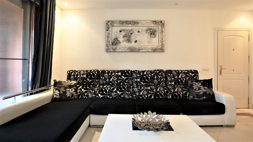 R15 Beach side 3 bedroom flat Apartment in Marbella