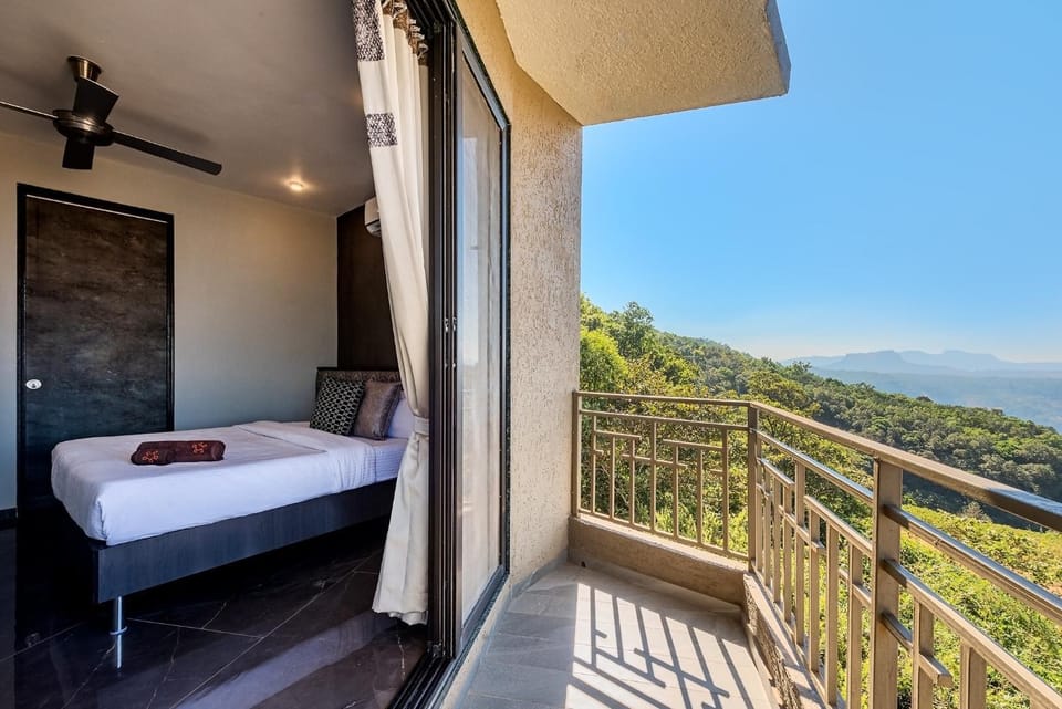 Property building, Bed, View (from property/room), View (from property/room), Bedroom, Lake view, Lake view, Mountain view, Mountain view