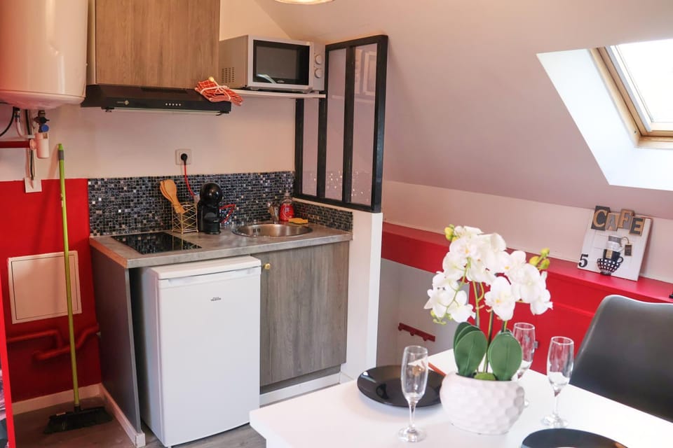 ROMANTIC STUDIO EVE - PROCHE GARE - NETFLIX - WiFi Apartment in Amiens
