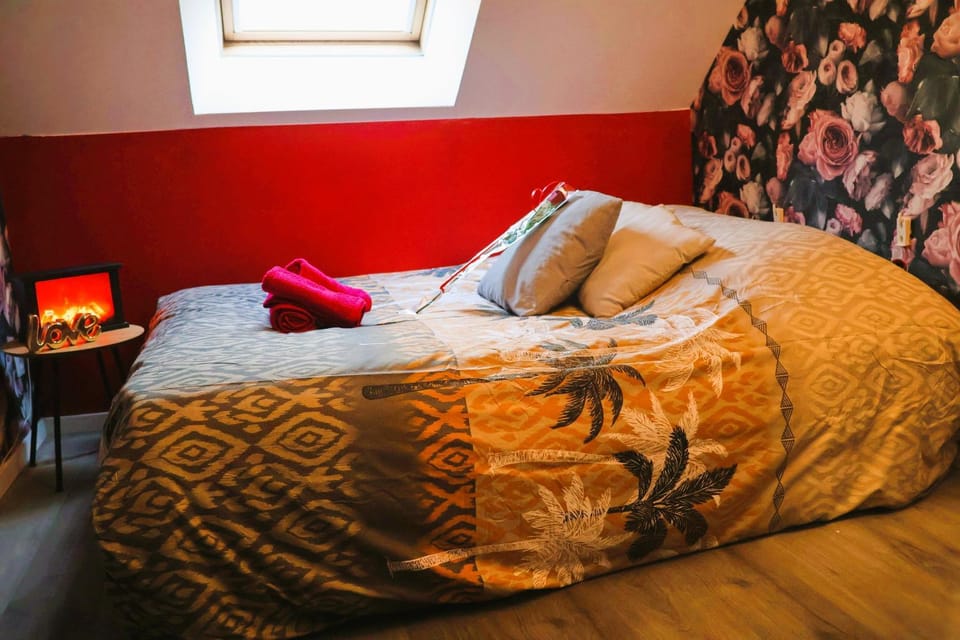 ROMANTIC STUDIO EVE - PROCHE GARE - NETFLIX - WiFi Apartment in Amiens