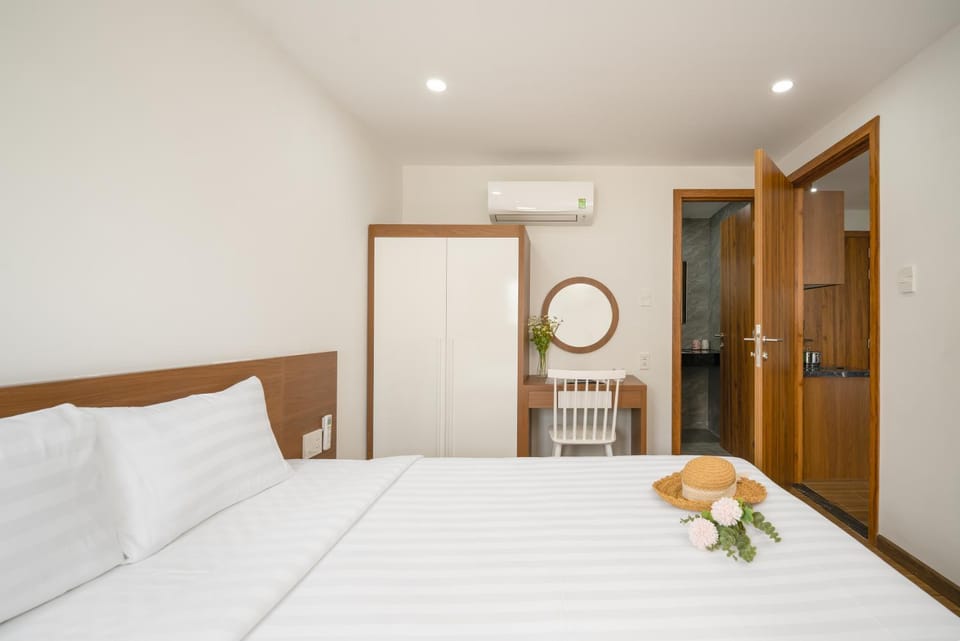 Bed, Photo of the whole room, Bedroom, wardrobe, air conditioner