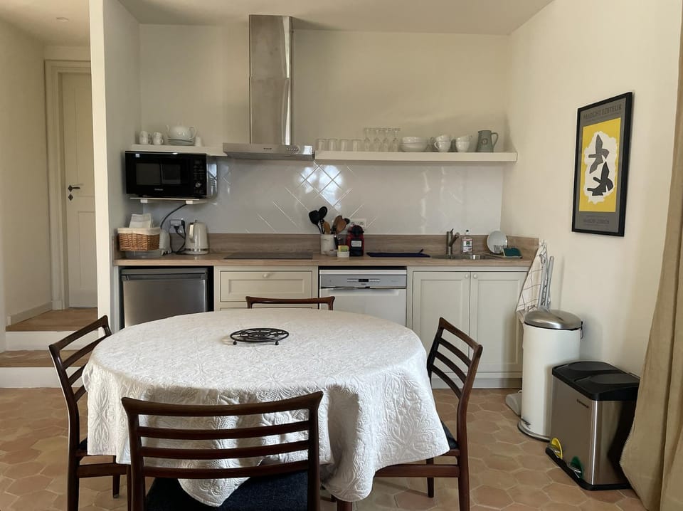 Kitchen or kitchenette, Communal kitchen, stove, kitchen