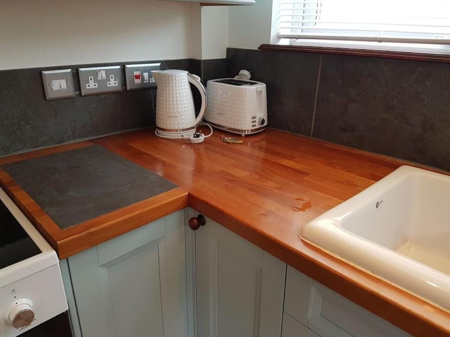 Atlantic Retreat - 5 minute stroll from the beach House in Bude