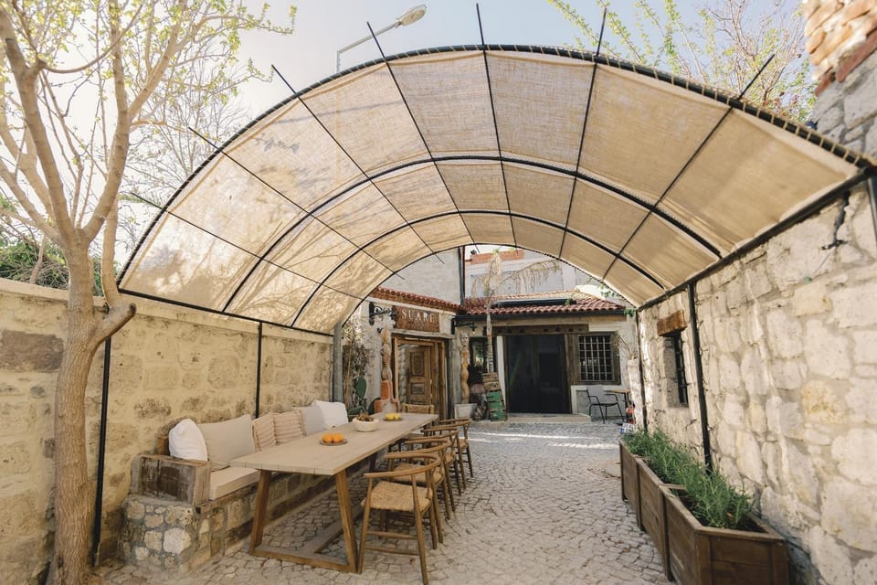 Patio, Day, Dining area, Street view