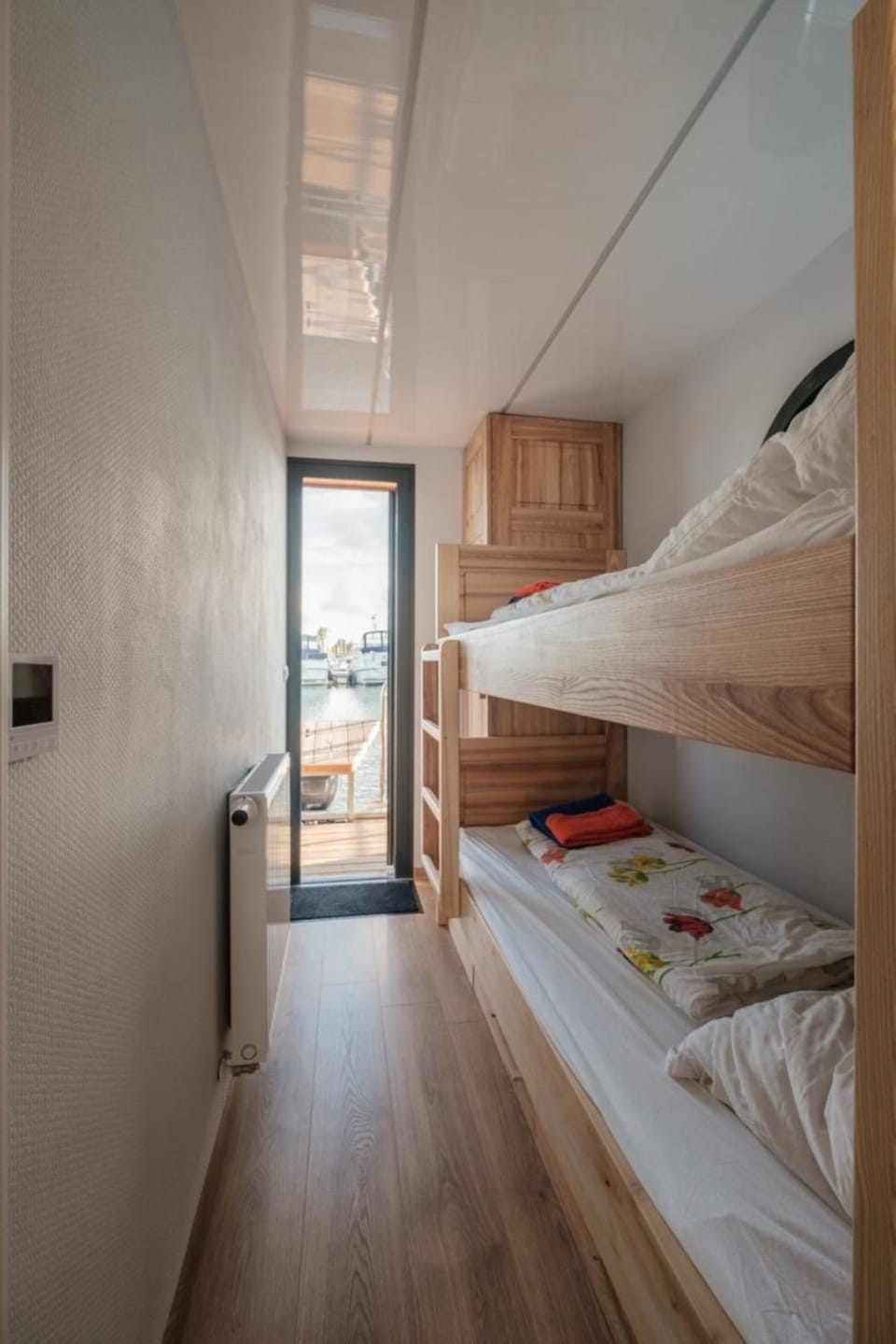 Hausboot Püntenel - stationär - Traumhafte Ferienwohnung AUF dem Wasser Docked boat in Limburg (province)