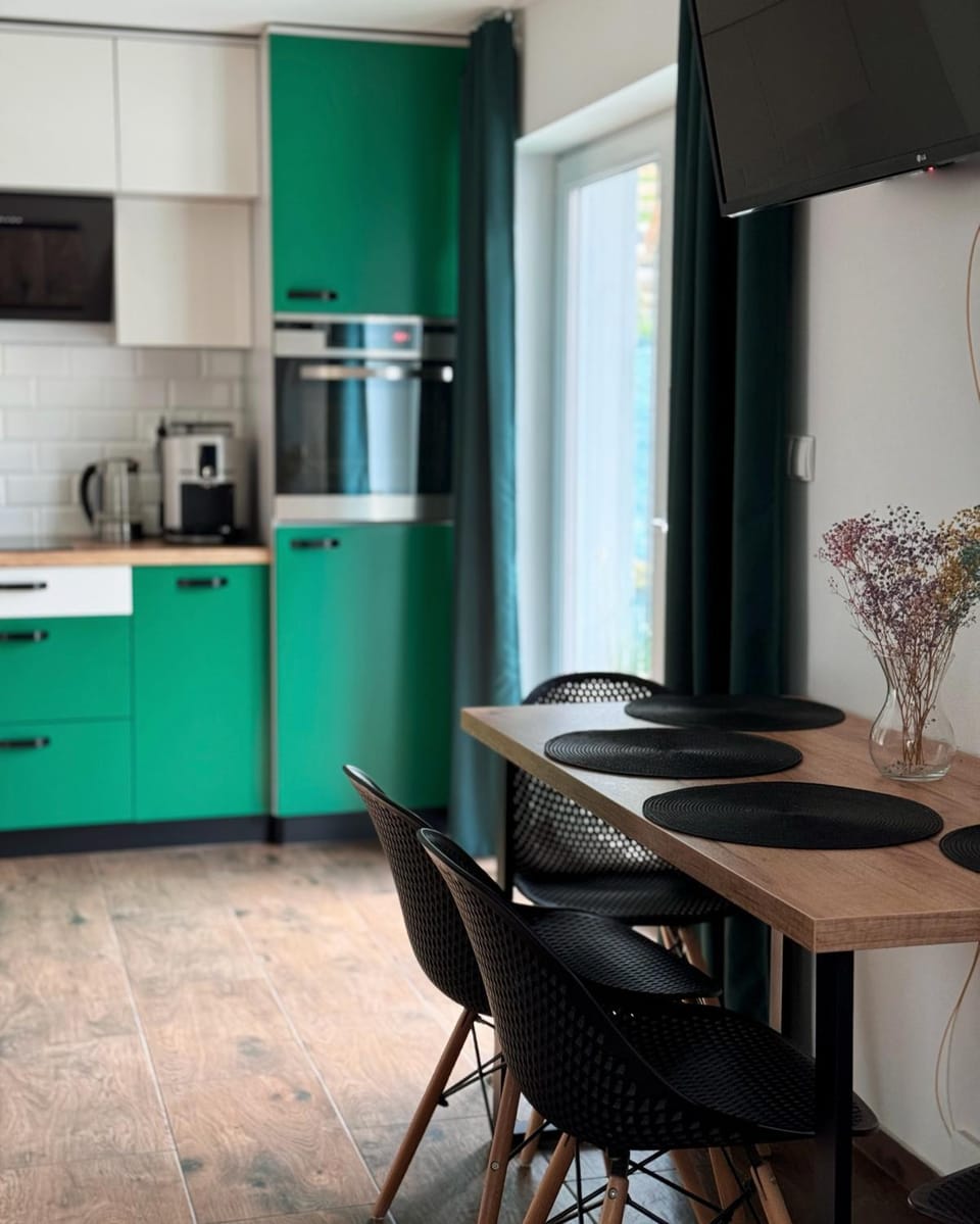 TV and multimedia, Kitchen or kitchenette, Dining area, internet