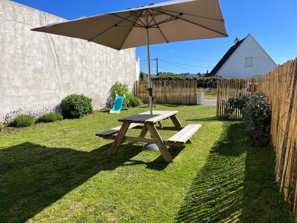 Patio, Garden, Dining area, Garden view