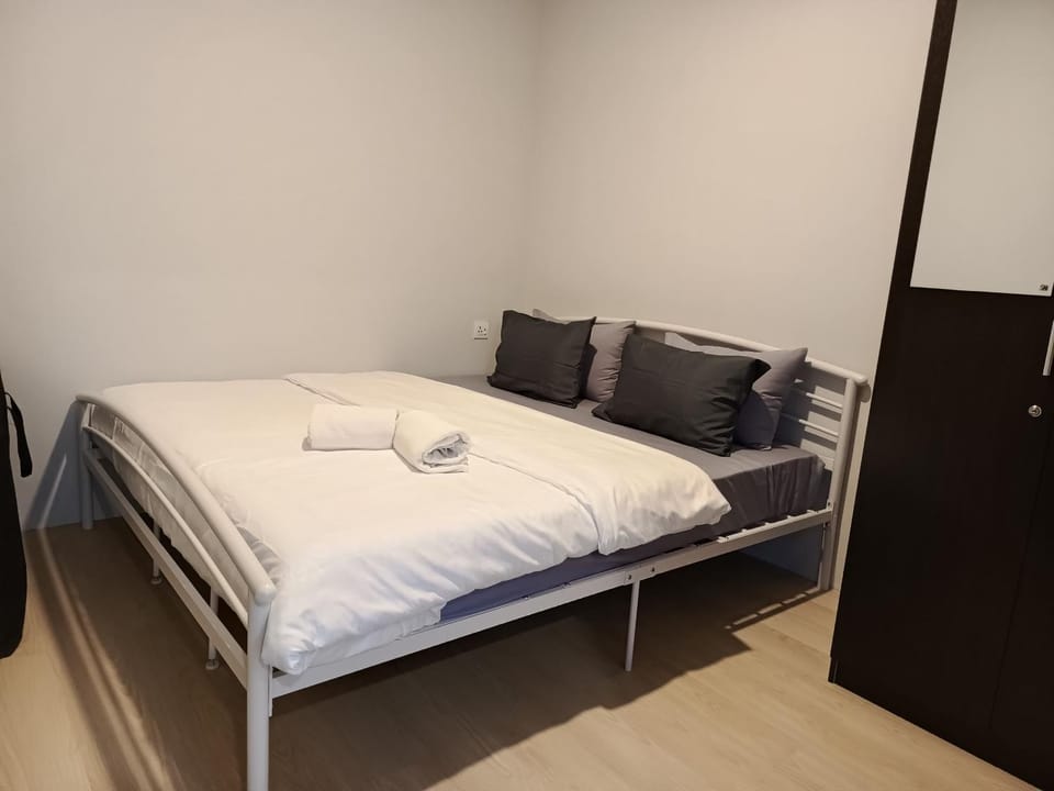 Bed, Bedroom
