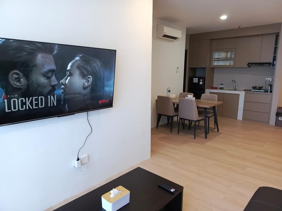 Dining area, kitchen