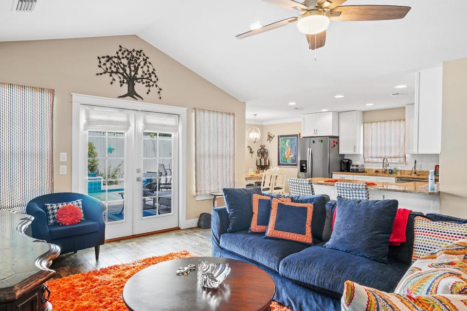 Balcony/Terrace, Kitchen or kitchenette, Living room, Decorative detail, Seating area, Dining area, fireplace, locker, air conditioner
