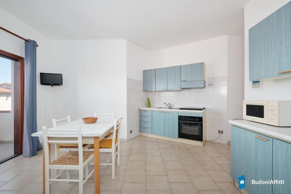 TV and multimedia, Kitchen or kitchenette, Dining area, stove