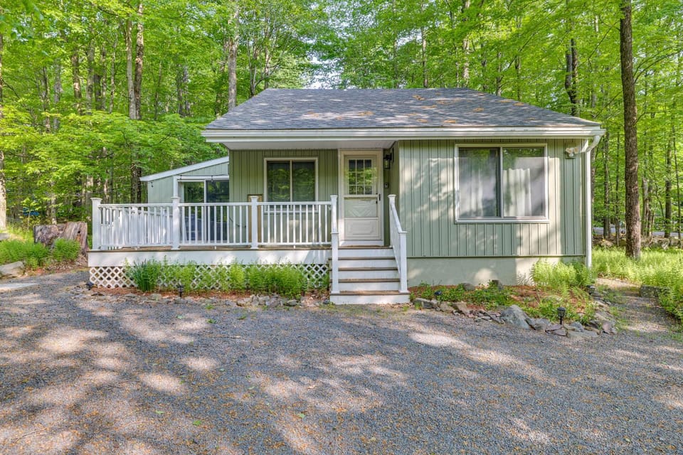 1 Block to Lake: Poconos Getaway w/ Fire Pit! House in Coolbaugh Township