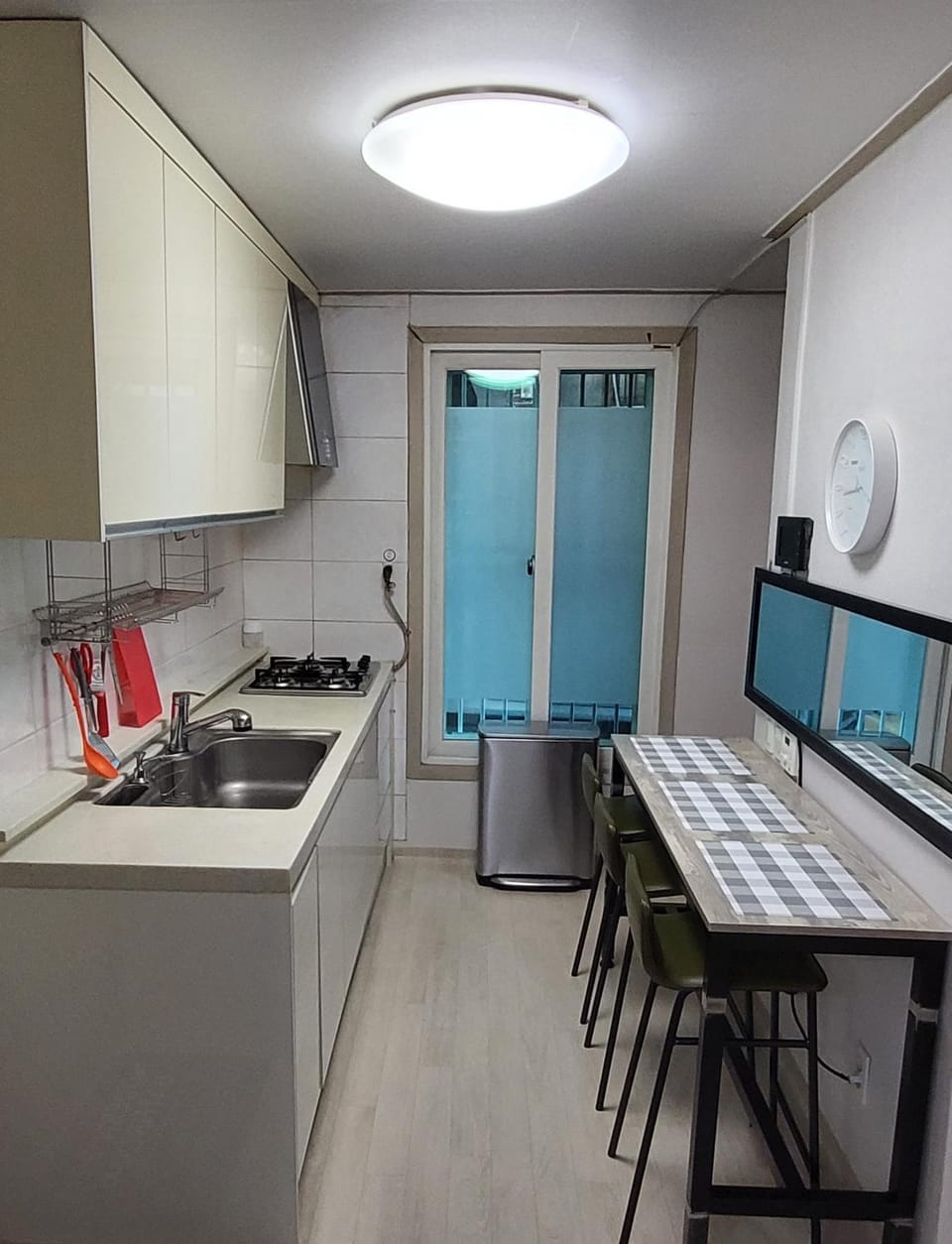 Kitchen or kitchenette, Dining area, minibar, pet friendly, stove