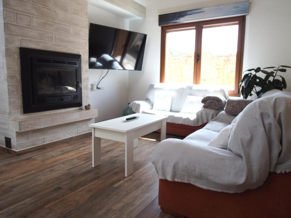 Communal lounge/ TV room, TV and multimedia, Living room