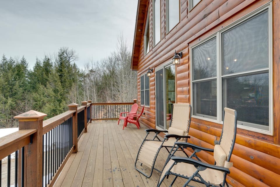 Spacious Cabin: 10 Mi to Sunday River Skiing! Cabin in Newry