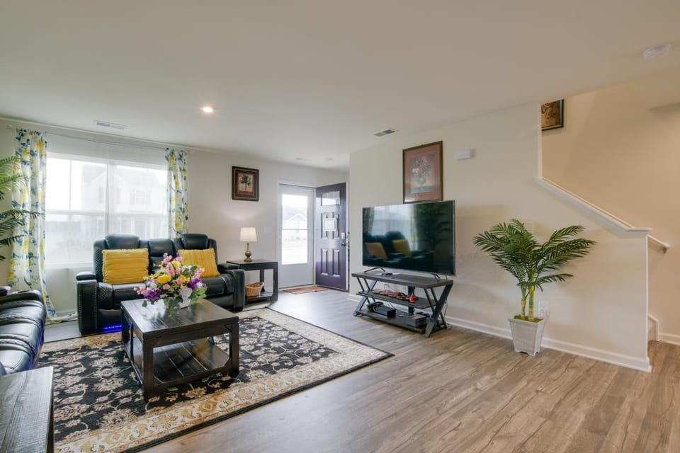 9 Mi to Duke University: Spacious Home w/ Yard! House in Durham