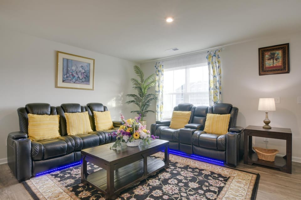 9 Mi to Duke University: Spacious Home w/ Yard! House in Durham