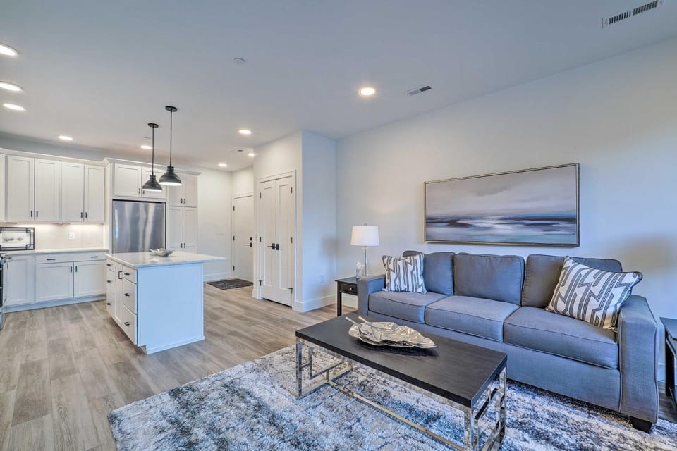 Downtown Traverse City Condo: 32 Mi to Ski Slopes! House in Traverse City