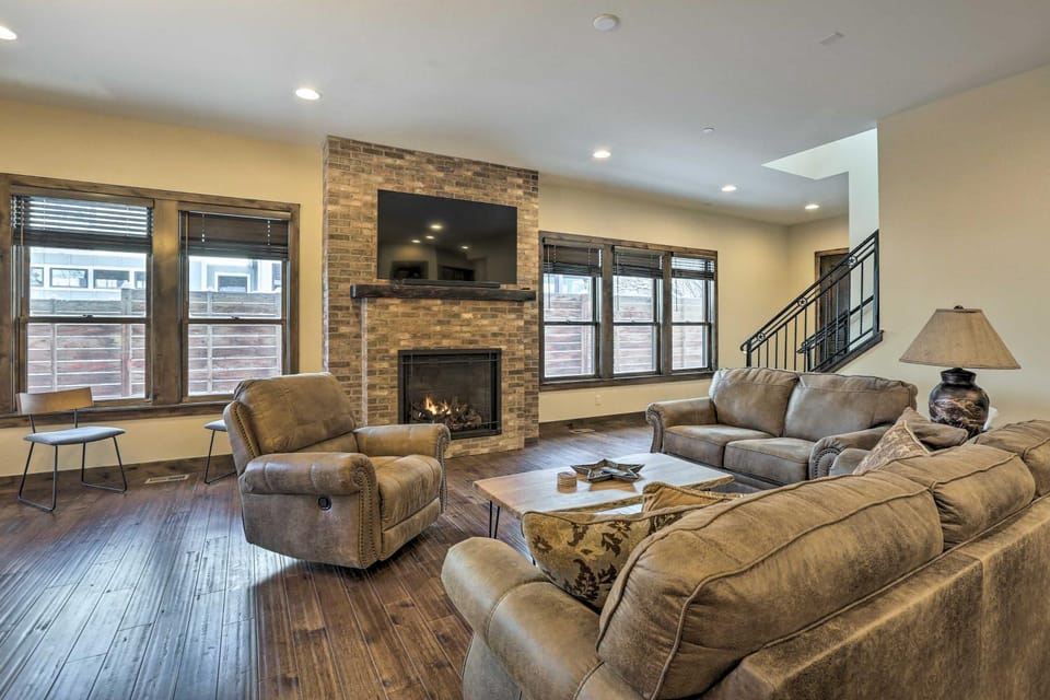 1/2 Mi to Dtwn: Golden Gem w/ Patios! House in Golden