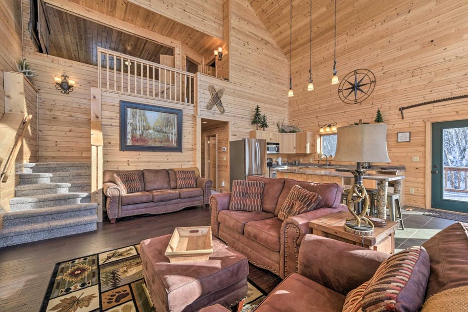 Paddle Ready: Hayward Lake View Retreat w/ BBQ House in Bass Lake