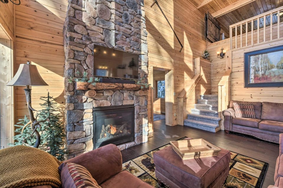 Paddle Ready: Hayward Lake View Retreat w/ BBQ House in Bass Lake