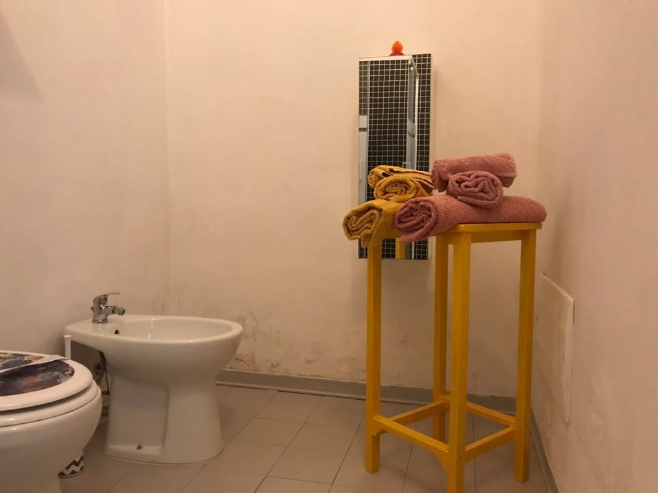 Toilet, Bathroom, towels