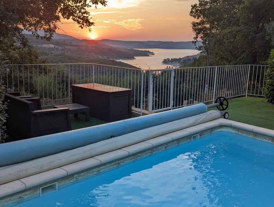 Au mas du lac piscine privée House in Bauduen