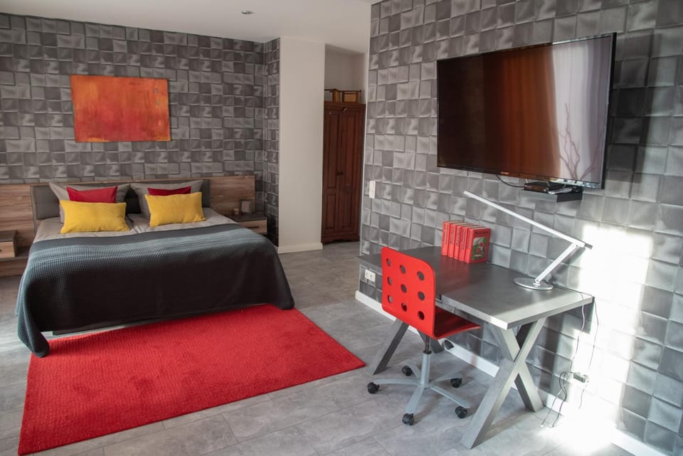 Bed, TV and multimedia, Photo of the whole room, Seating area