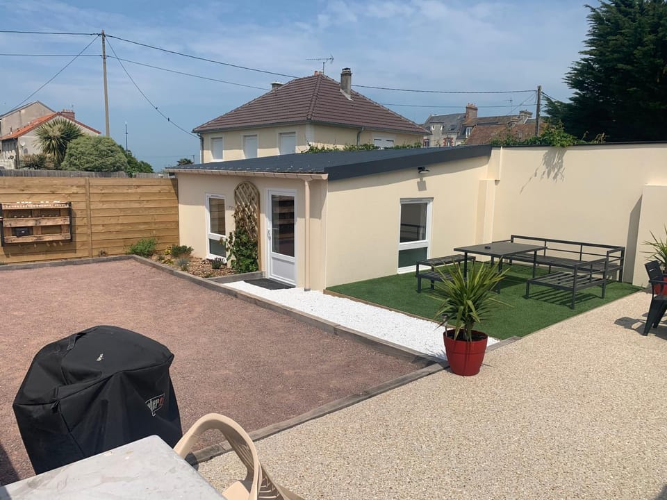 Maison bord de mer Chez JuJu House in Normandy