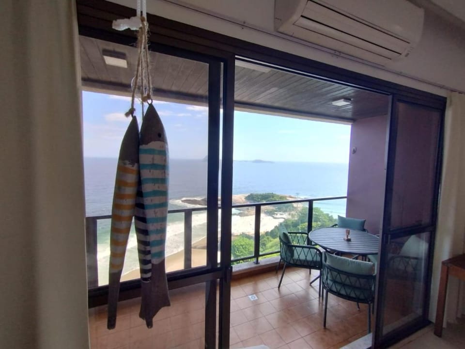 Natural landscape, View (from property/room), Balcony/Terrace, Living room, Seating area, Dining area, Sea view