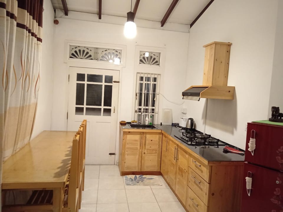 Kitchen or kitchenette, Dining area, kitchen