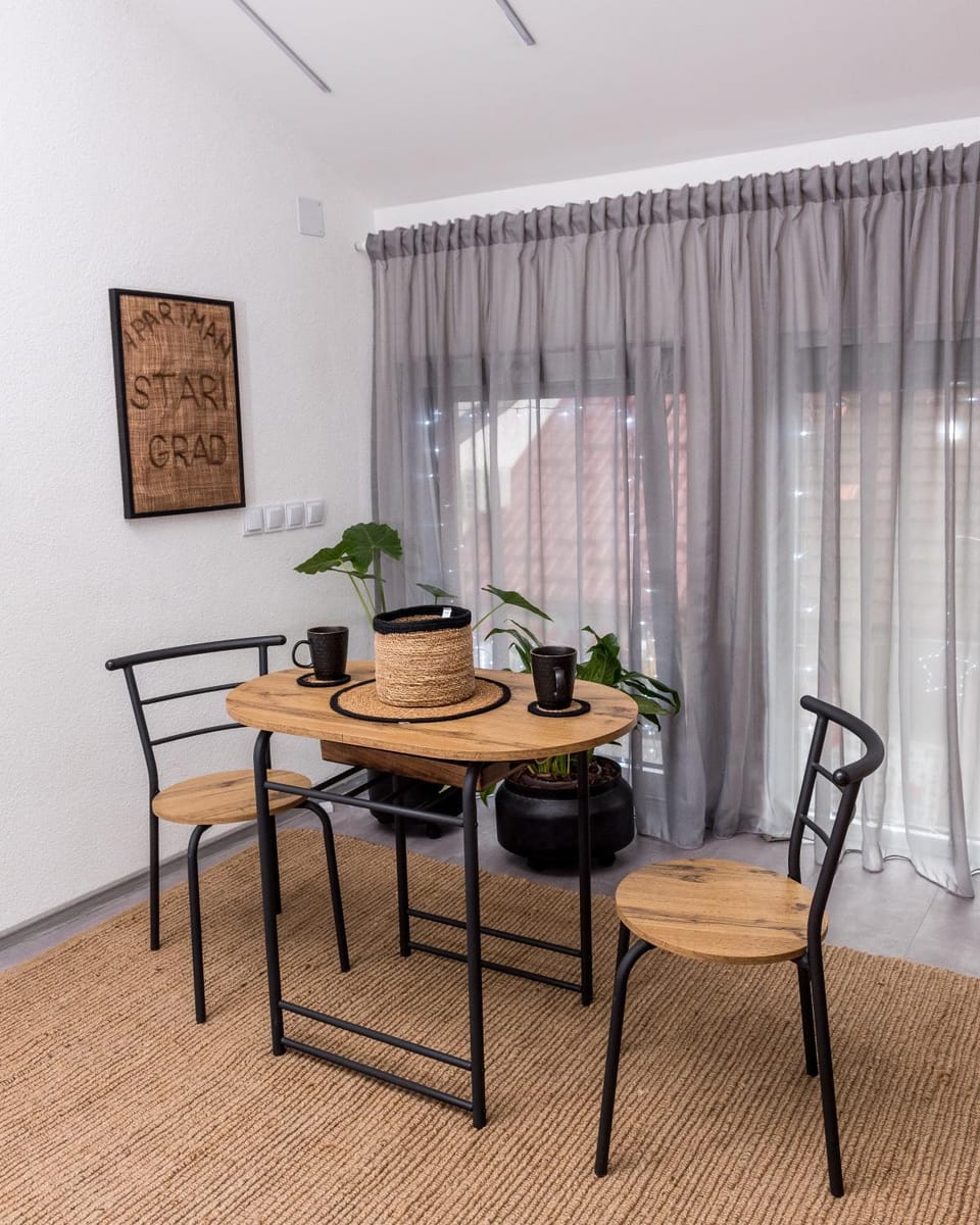 Seating area, Dining area