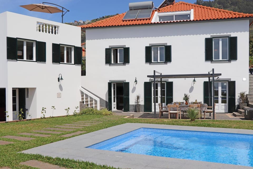 Property building, Patio, Swimming pool, Swimming pool
