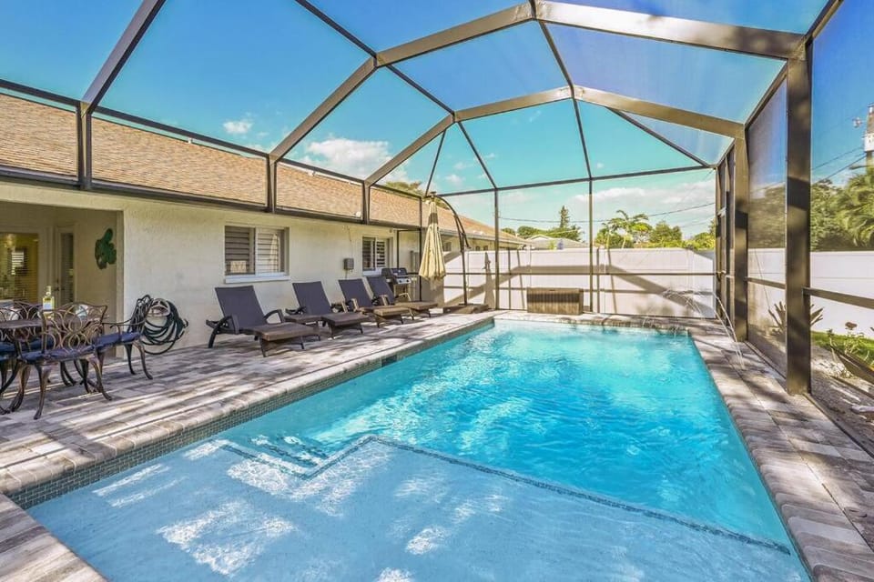 View (from property/room), Pool view, Swimming pool, sunbed