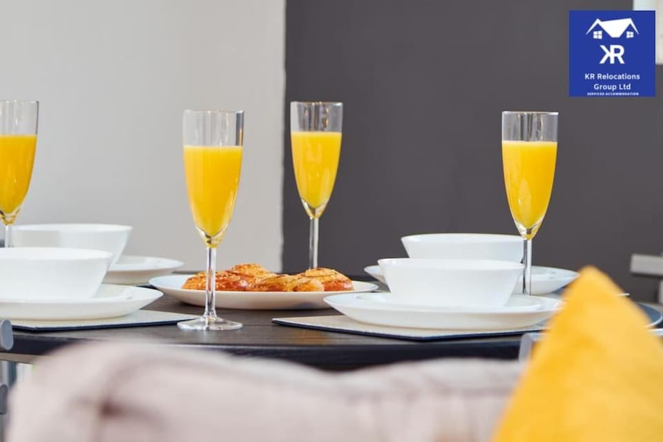LS1 Perfect for Business Travellers & Relocation - 4 Beds, 2 Bath - Free WiFi - Monthly Offers, Corporate Relocations Apartment in Leeds