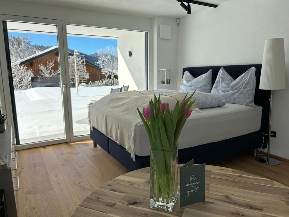 Bed, Winter, Living room