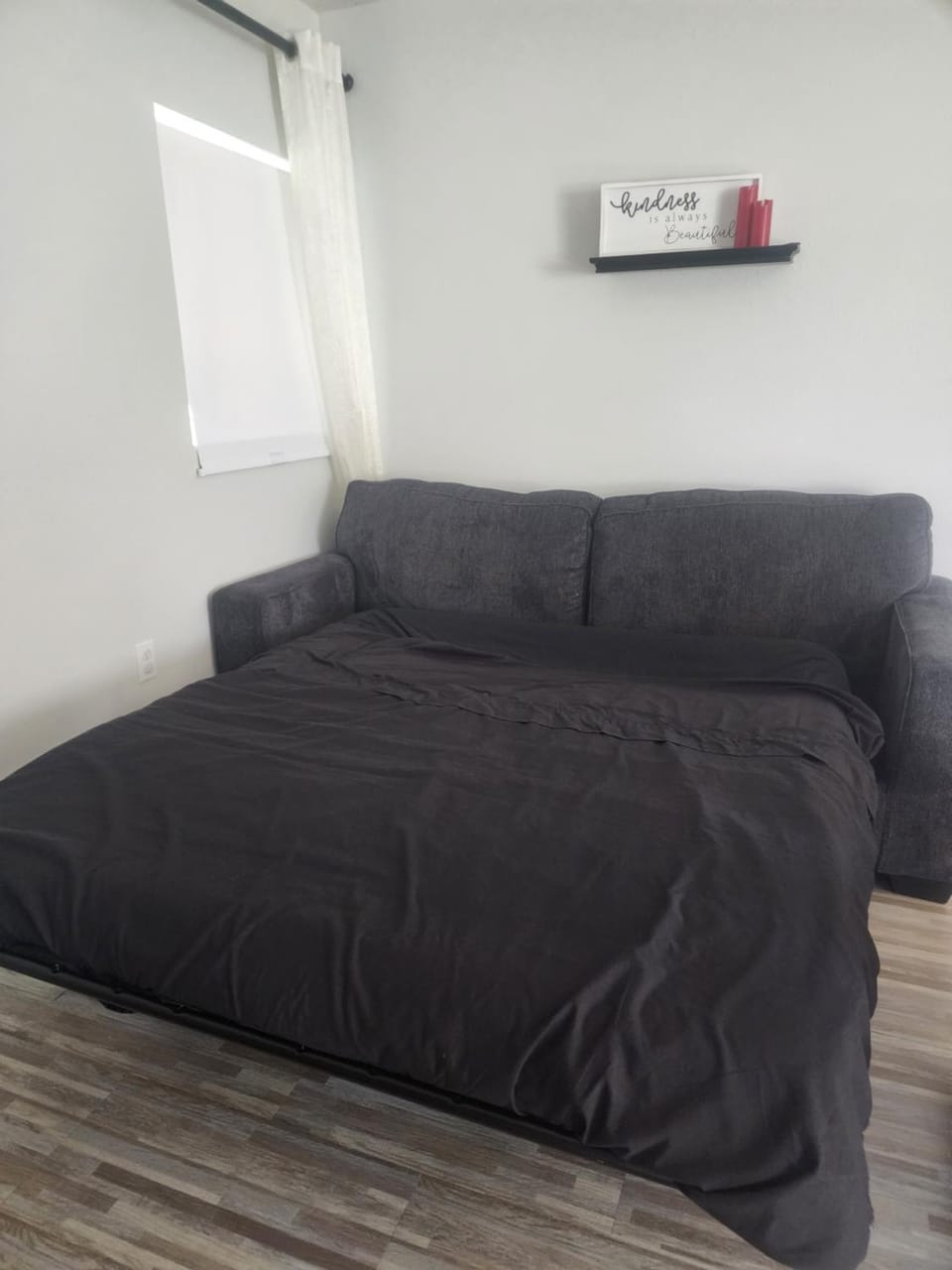 Bed, Living room