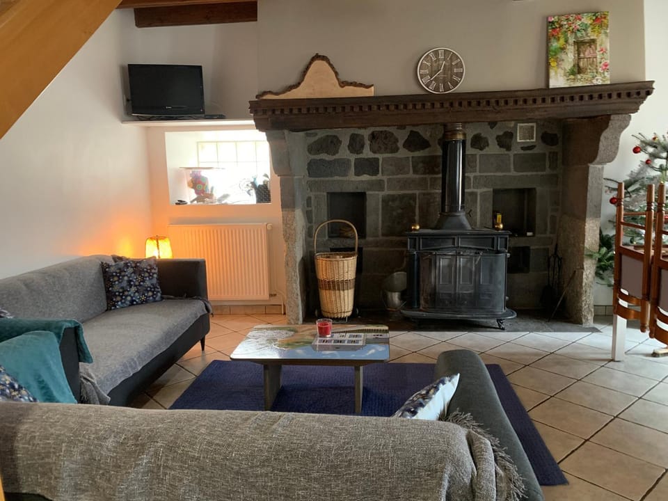 TV and multimedia, Living room, Seating area, flat iron