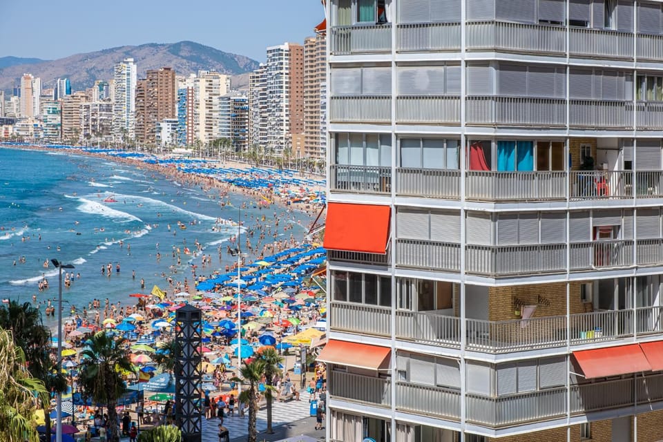 Nearby landmark, Off site, Day, View (from property/room), Dining area, Beach, City view, Sea view