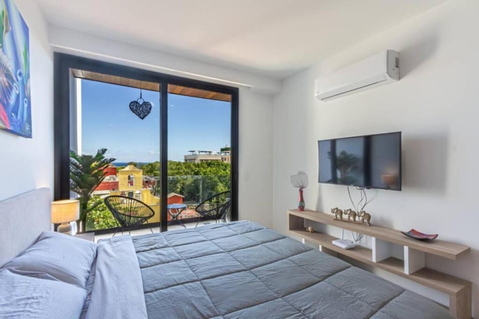 TV and multimedia, Bedroom, City view, air conditioner