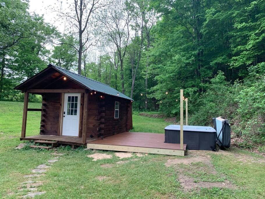 Cozy Creekside Cabin in the heart of Hocking Hills Cabin in Perry Township