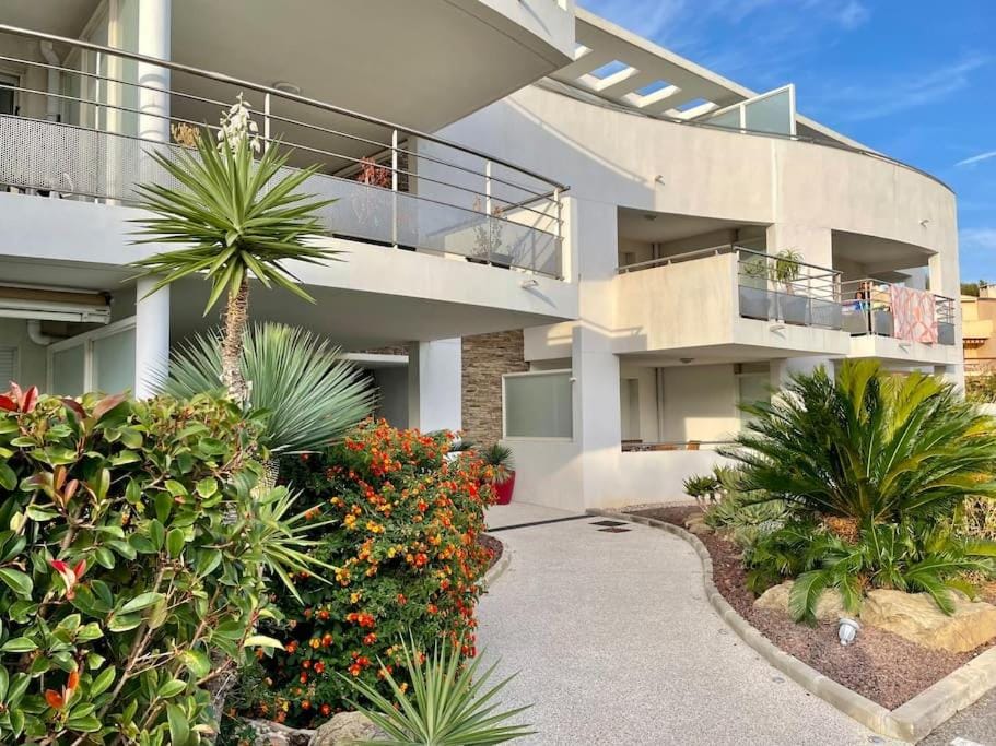 17 - Appartement neuf, parking terrasse et jolie vue Apartment in French Riviera