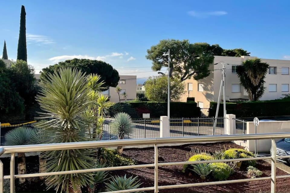 17 - Appartement neuf, parking terrasse et jolie vue Apartment in French Riviera