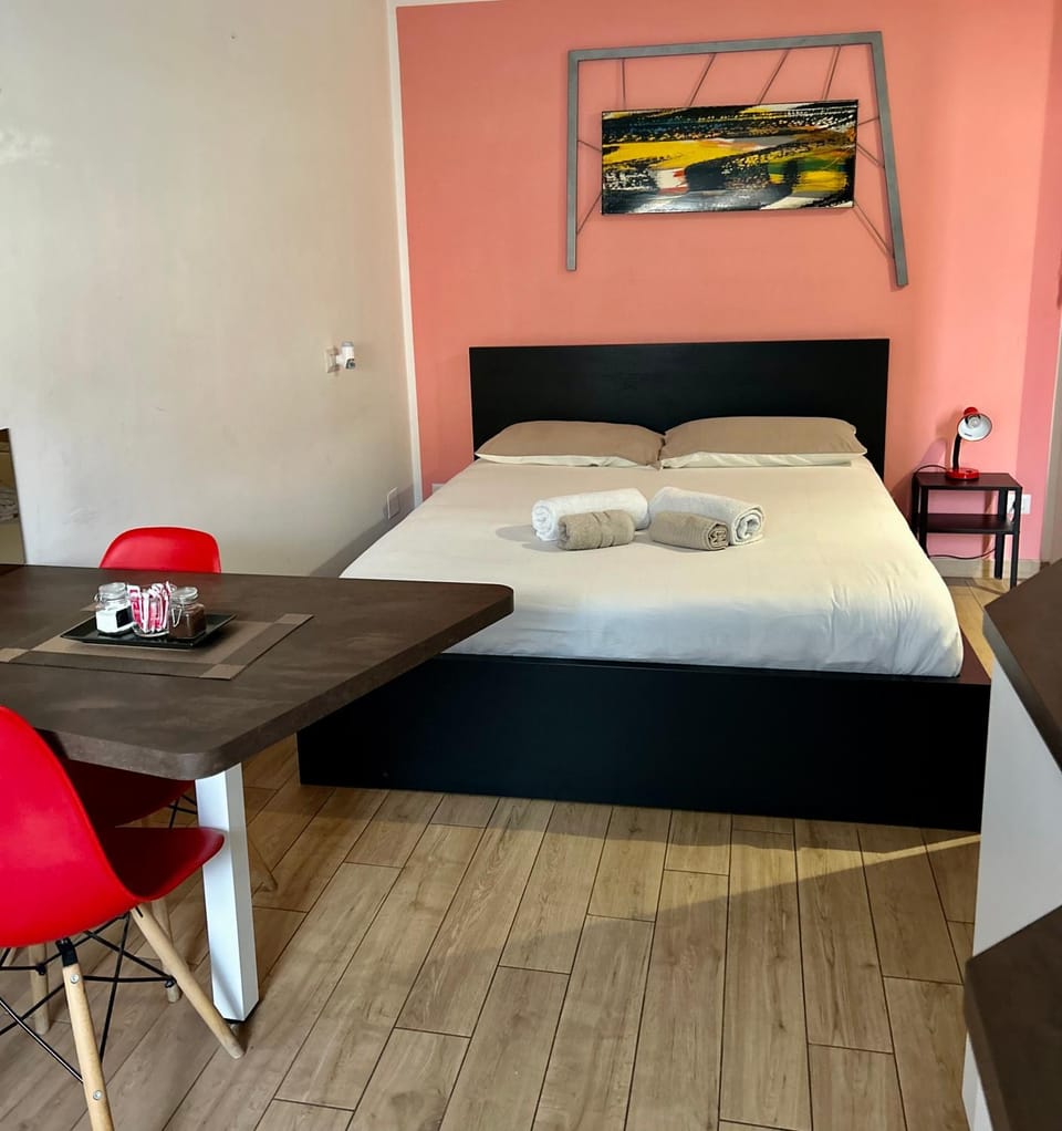 Bed, Photo of the whole room, hair dresser